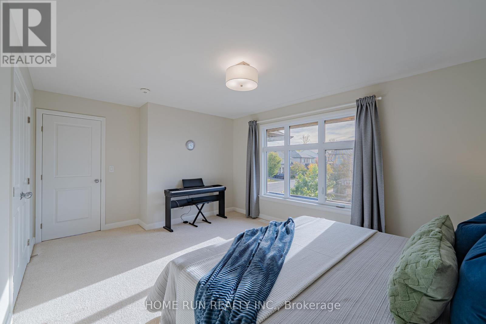 100 Lochhouse Walk