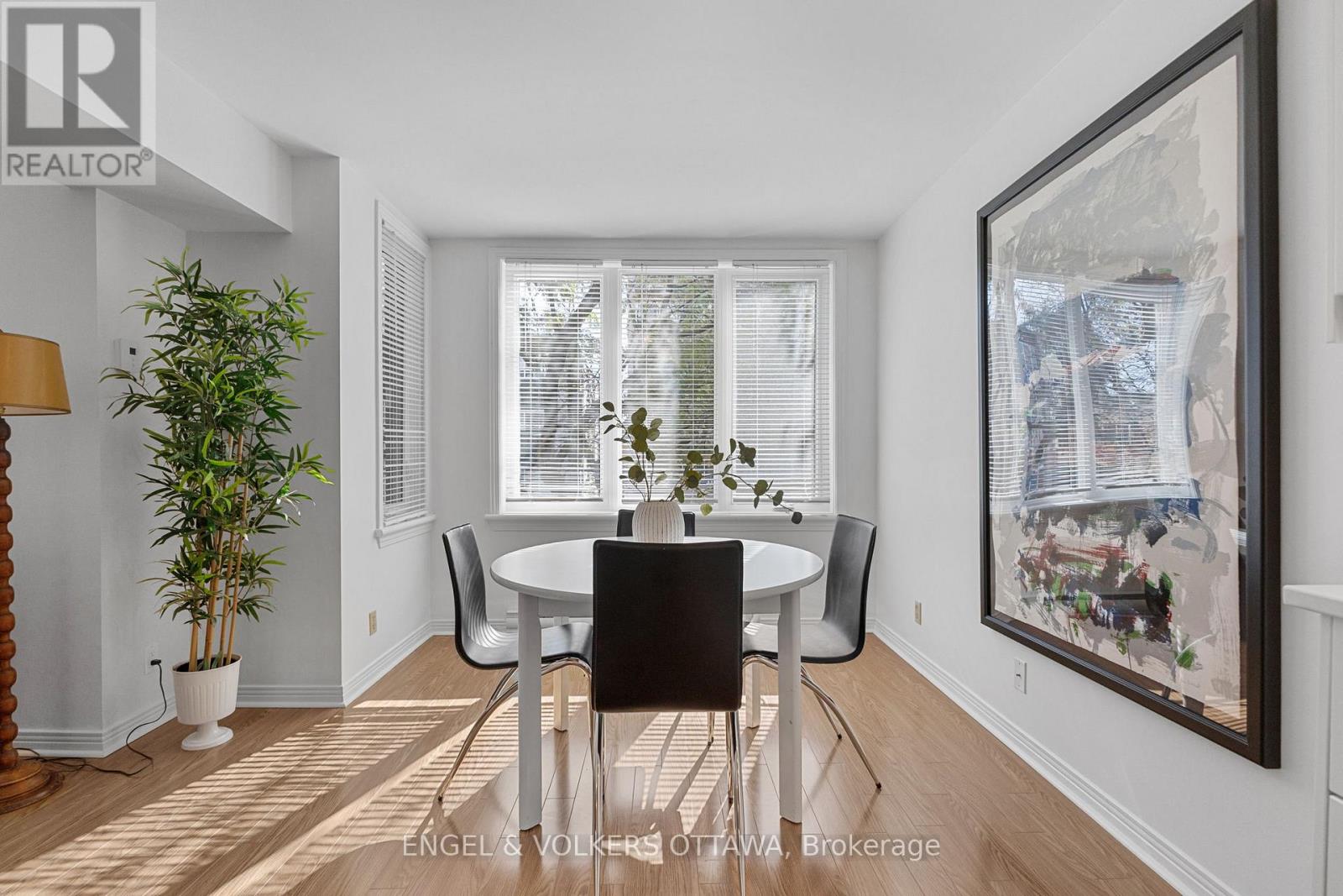 206 - 205 Somerset Street W