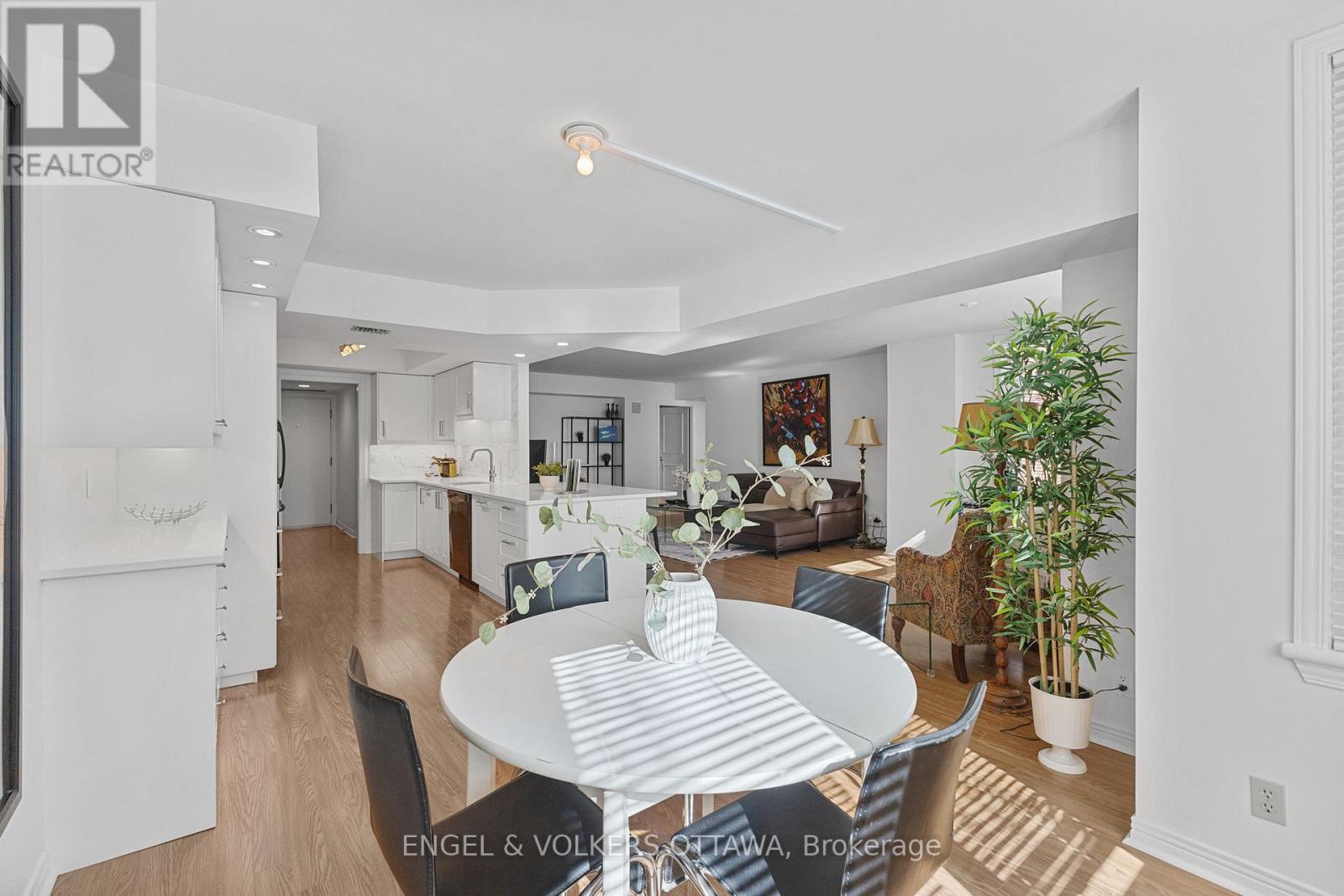 206 - 205 Somerset Street W