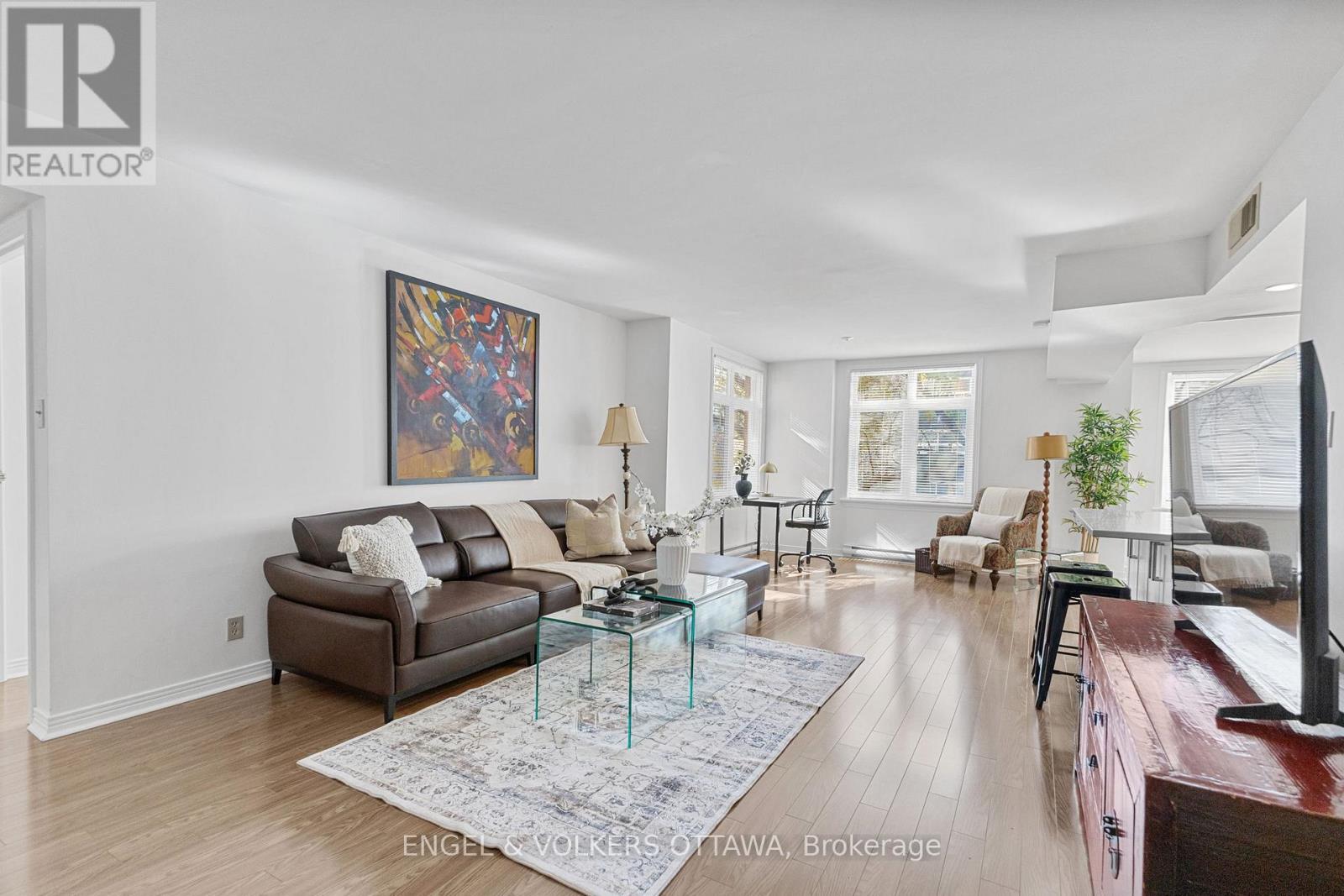 206 - 205 Somerset Street W