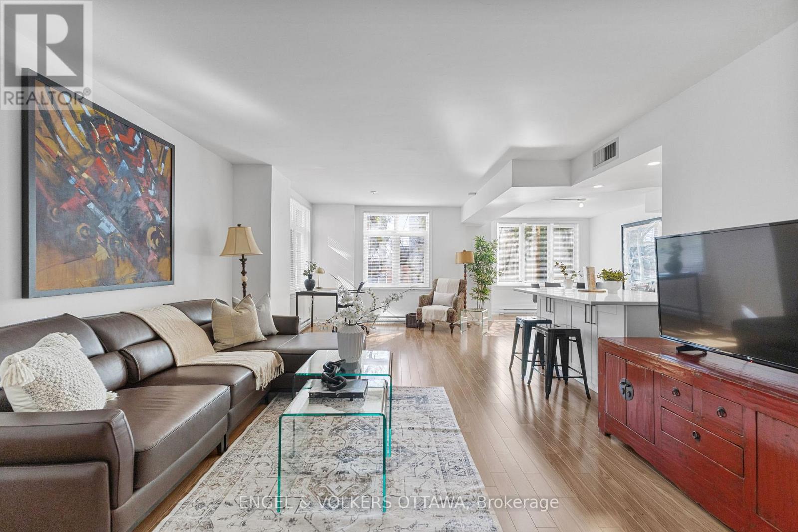 206 - 205 Somerset Street W