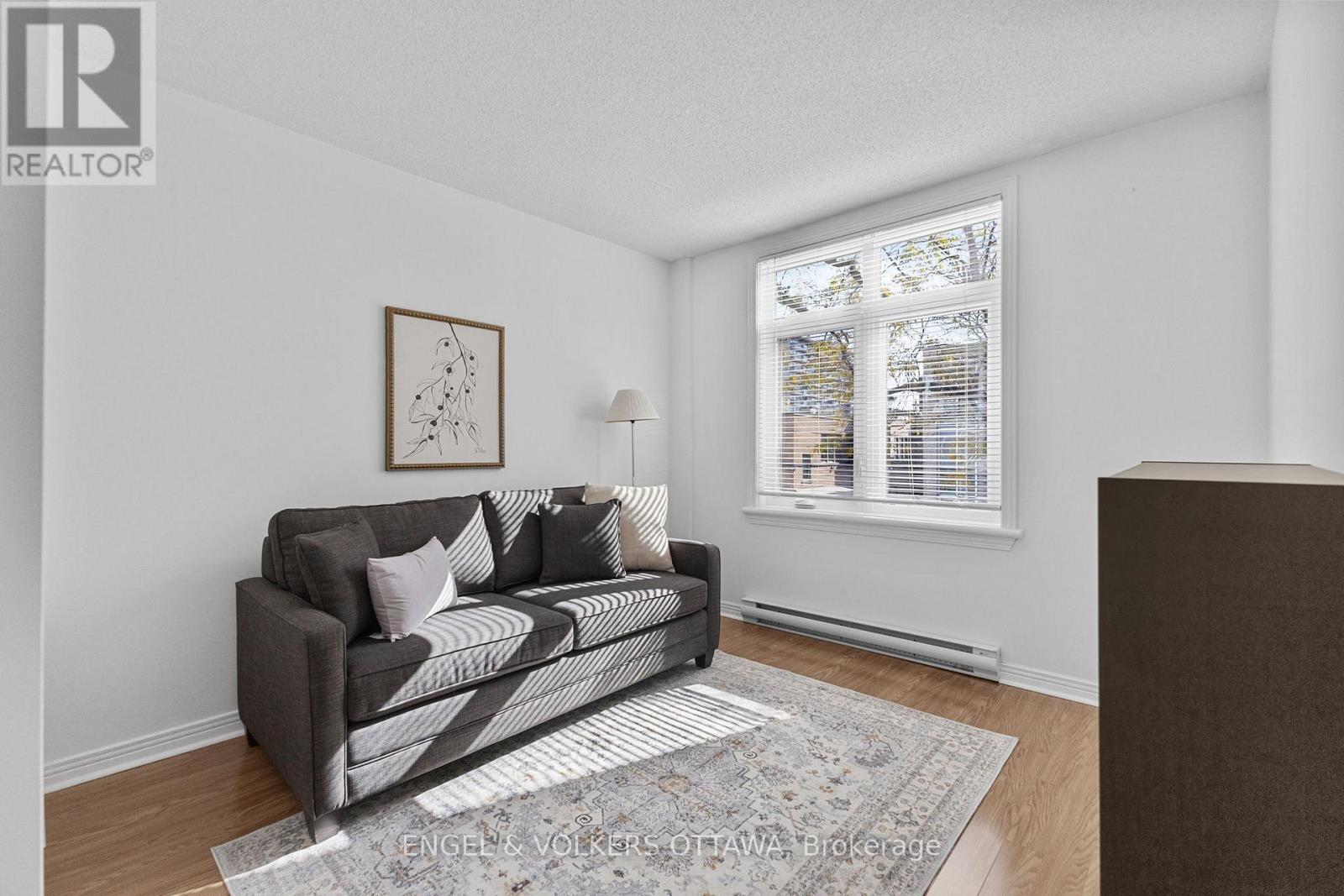 206 - 205 Somerset Street W