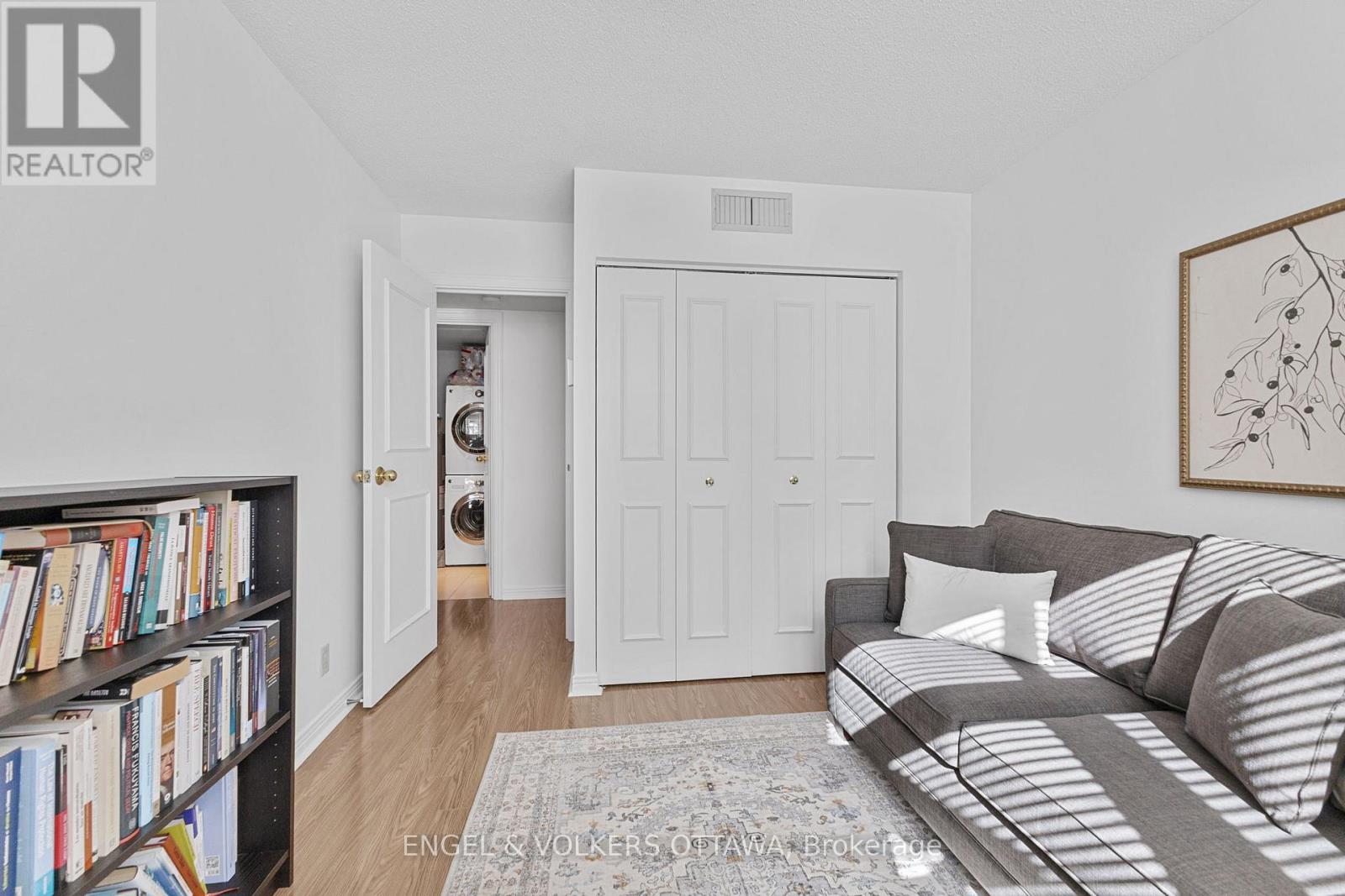 206 - 205 Somerset Street W