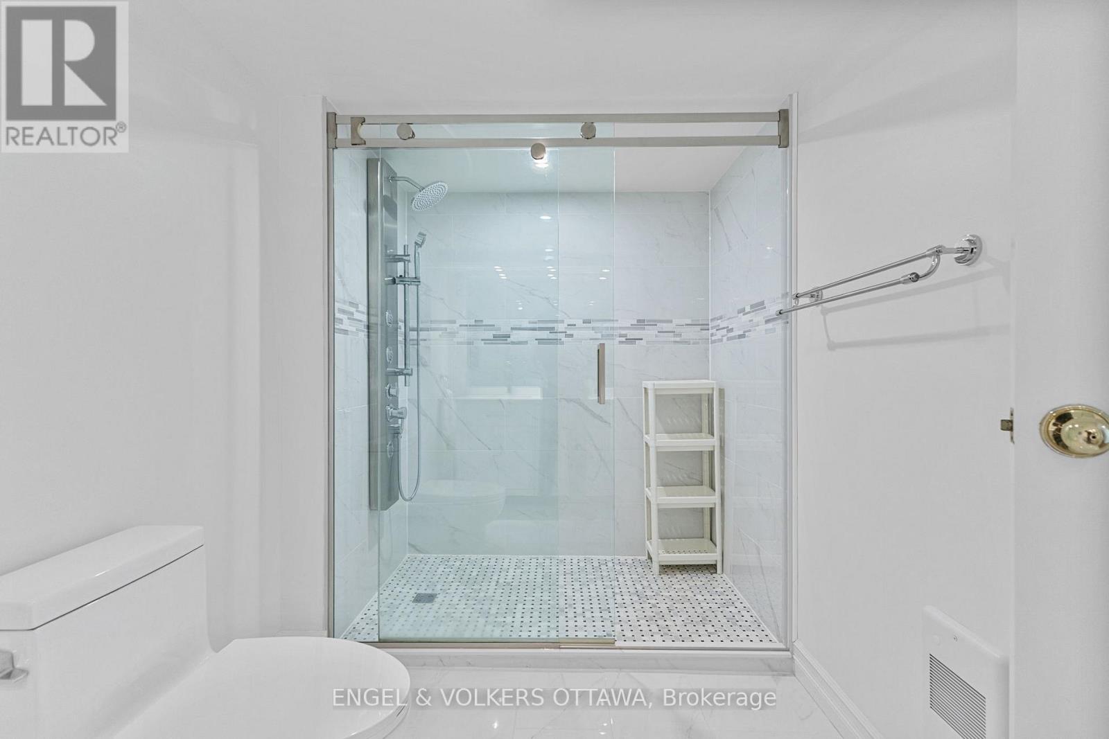 206 - 205 Somerset Street W