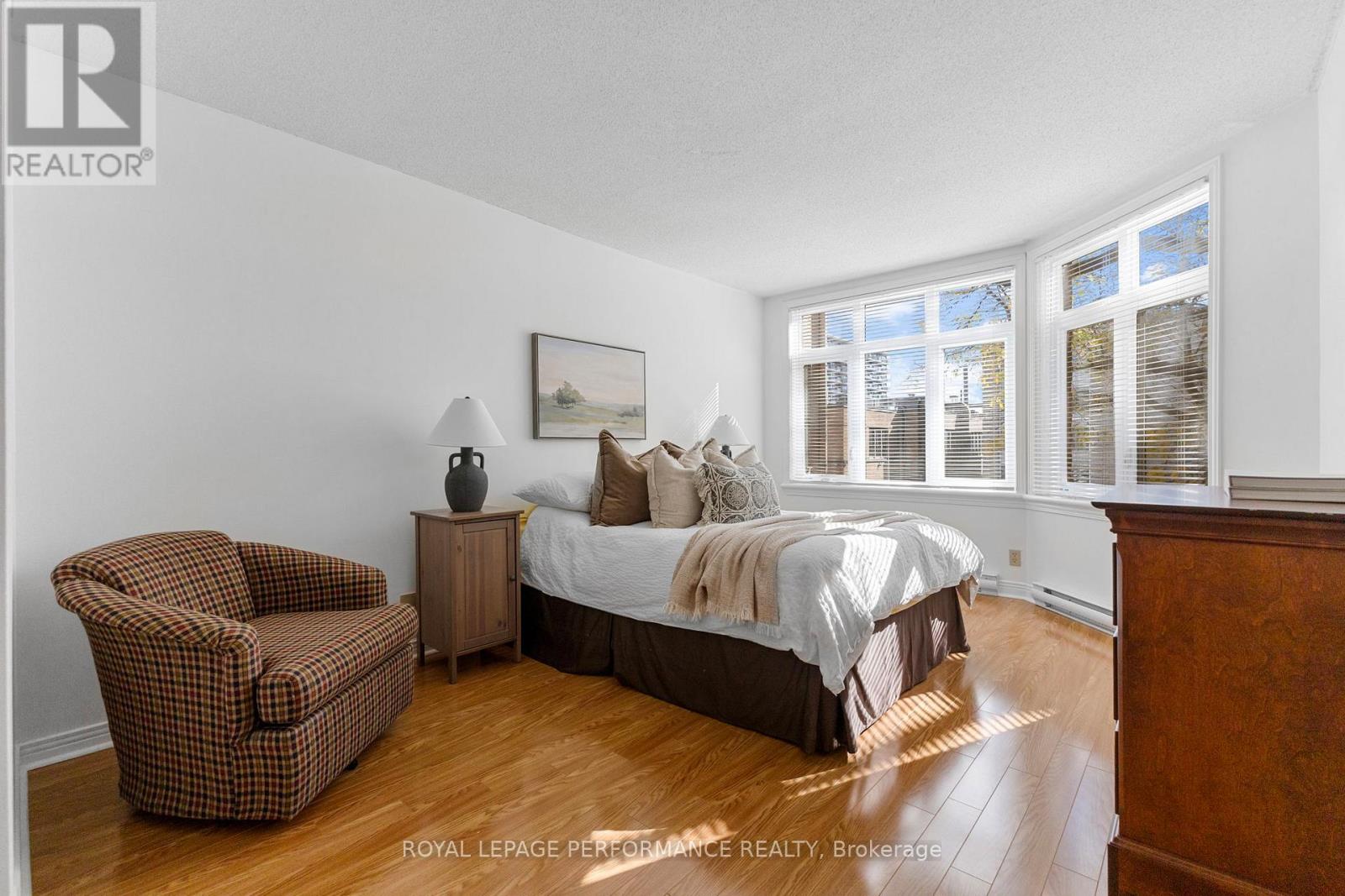 206 - 205 Somerset Street W