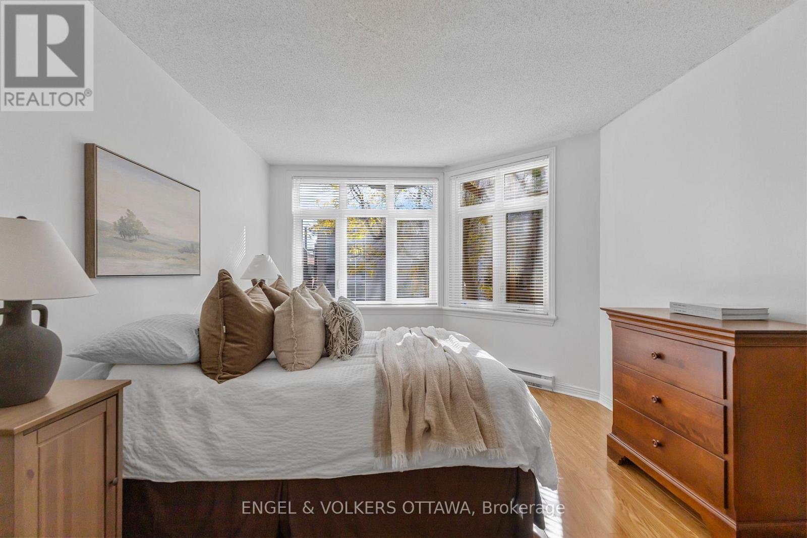 206 - 205 Somerset Street W