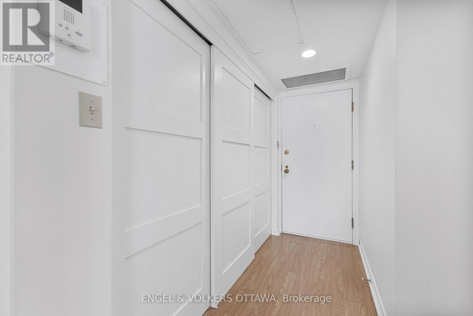 206 - 205 Somerset Street W