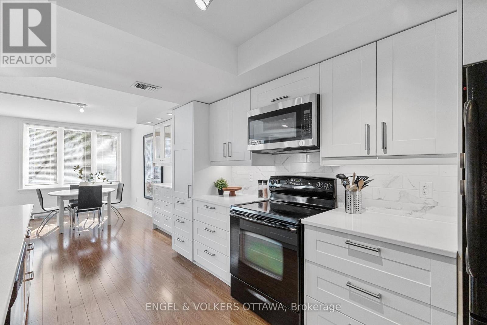 206 - 205 Somerset Street W