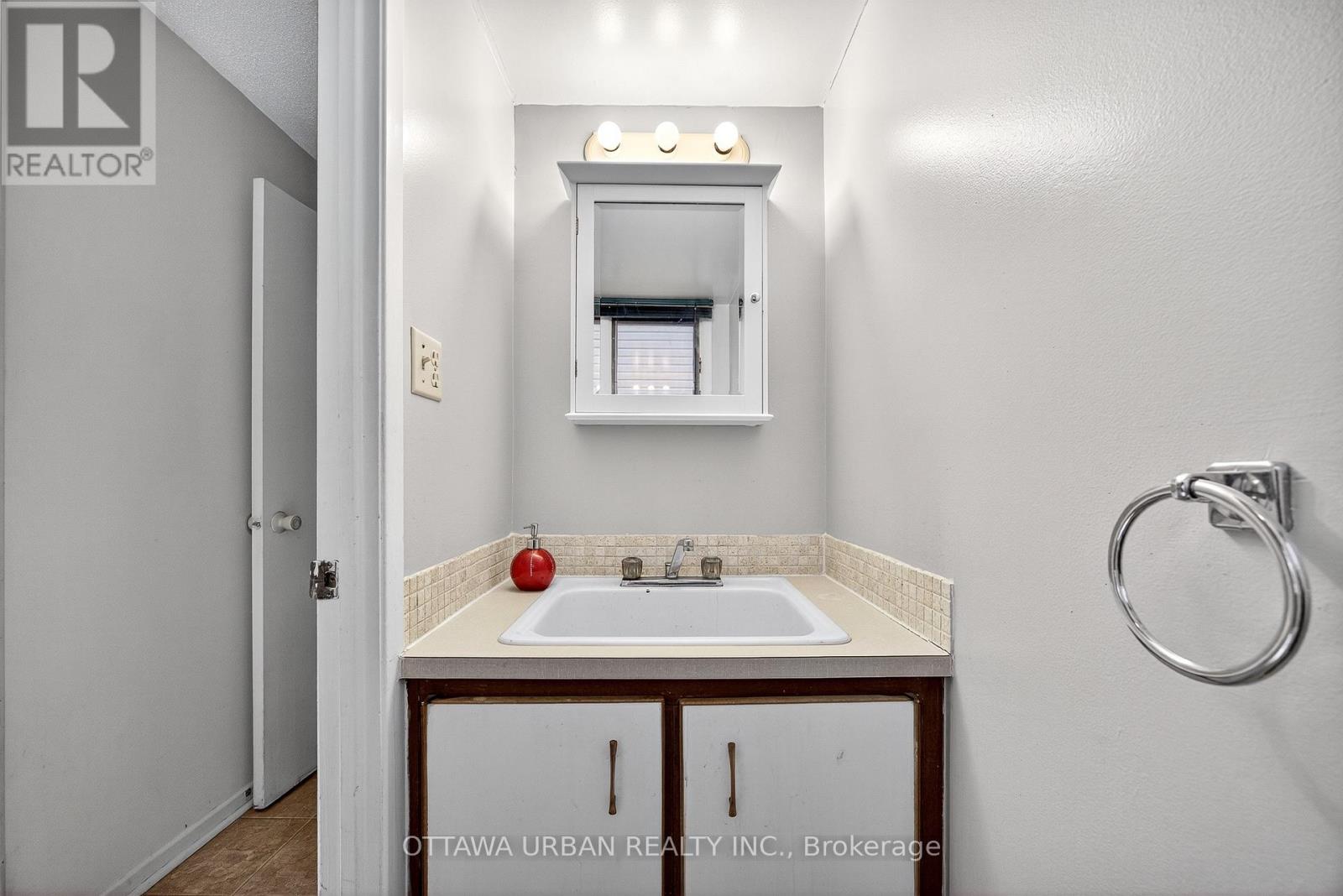 7986 Decarie Drive