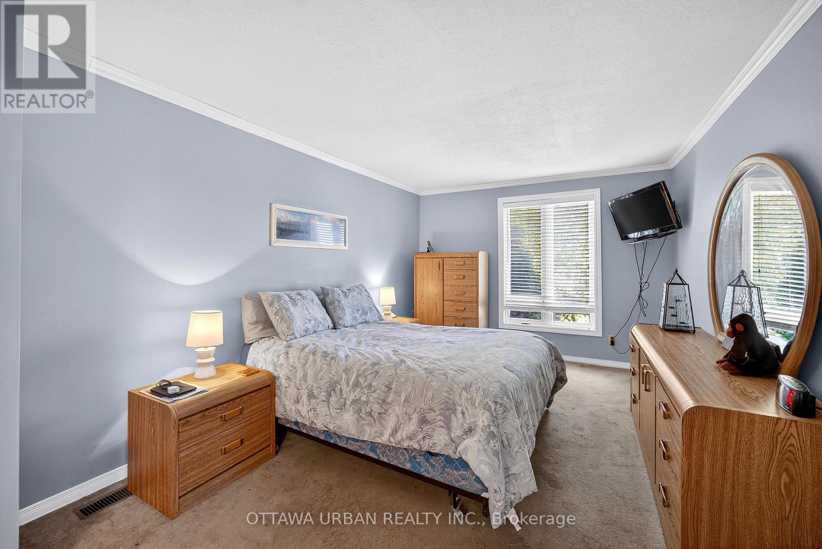7986 Decarie Drive