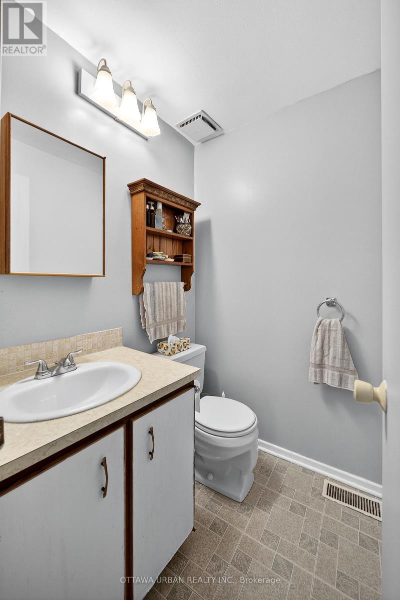 7986 Decarie Drive