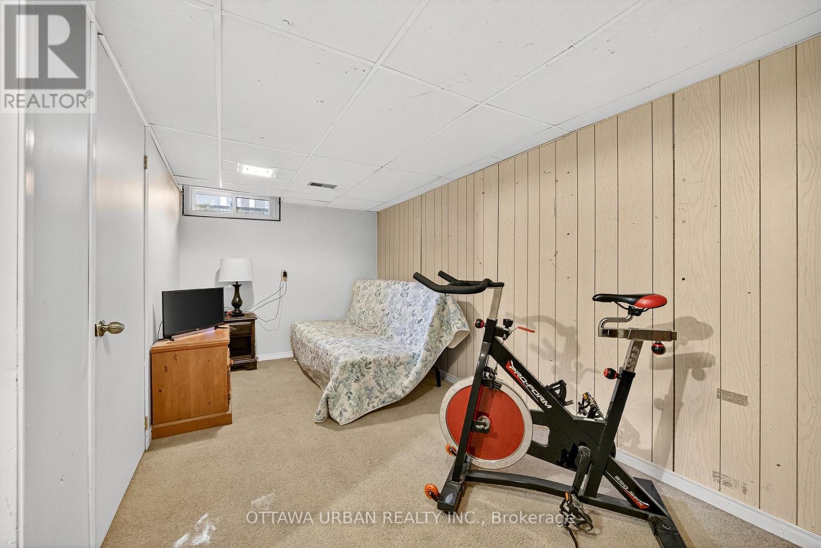 7986 Decarie Drive