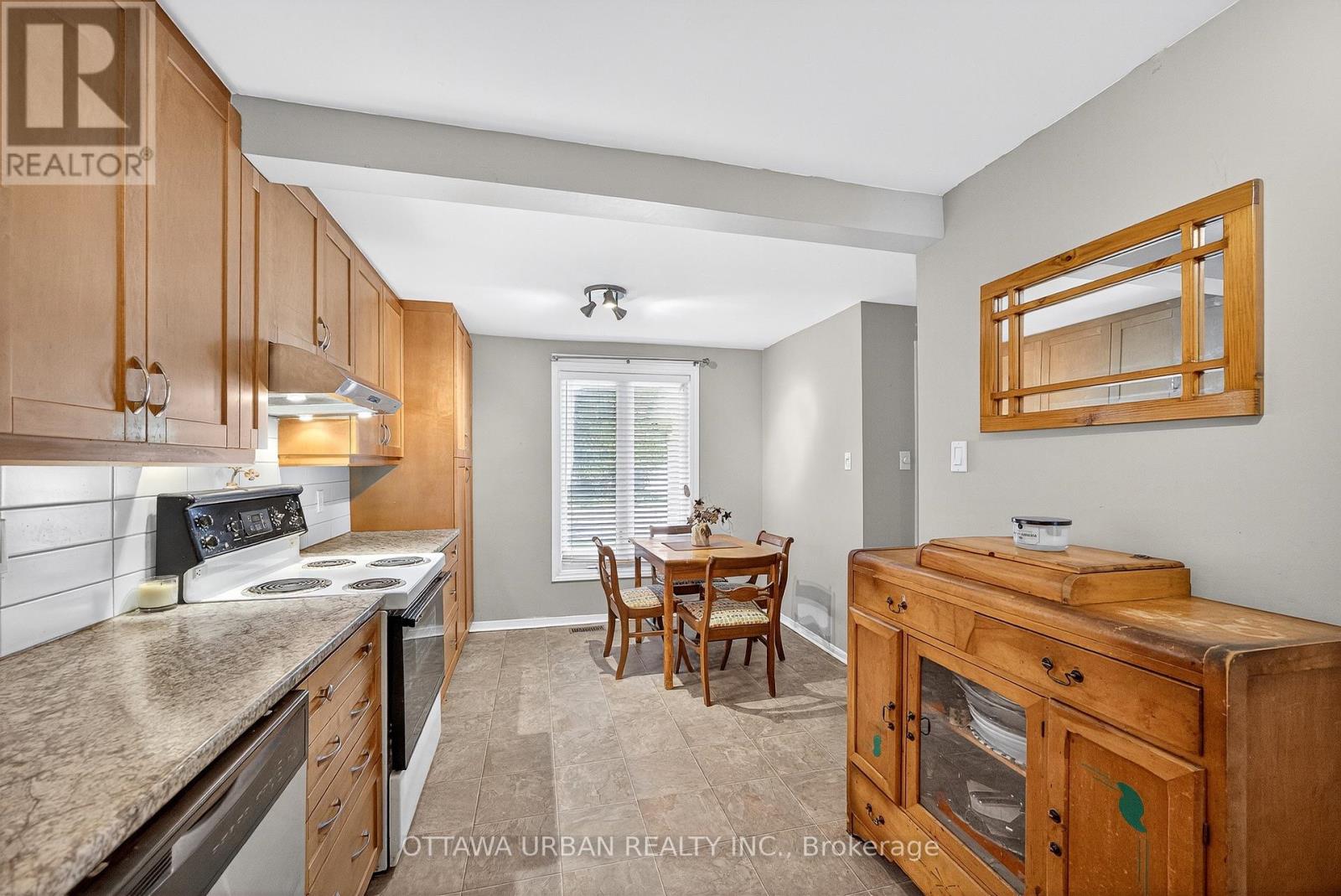 7986 Decarie Drive