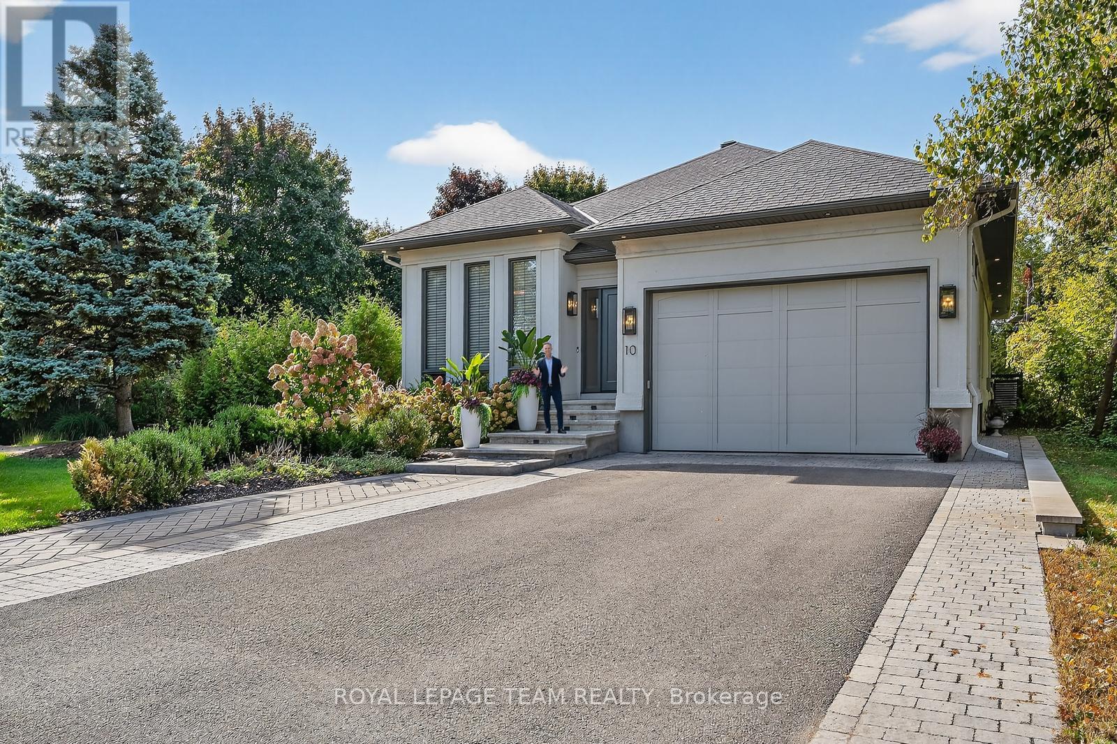 10 Leaver Avenue
