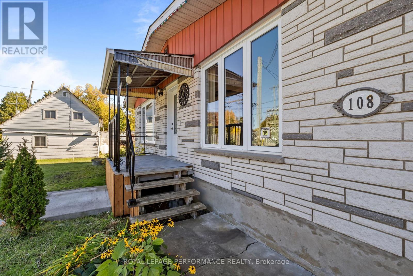 108 Elgin Street W