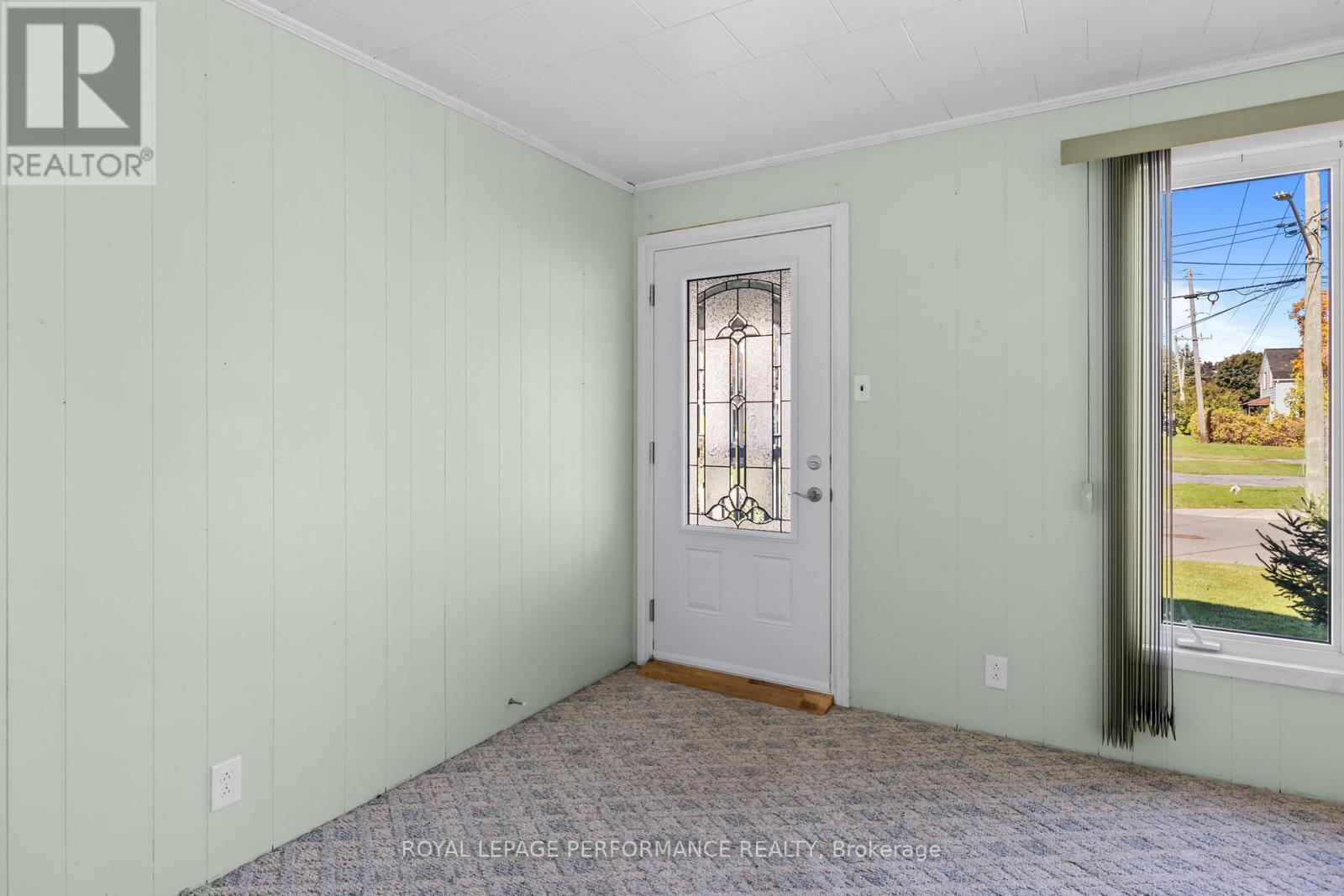 108 Elgin Street W