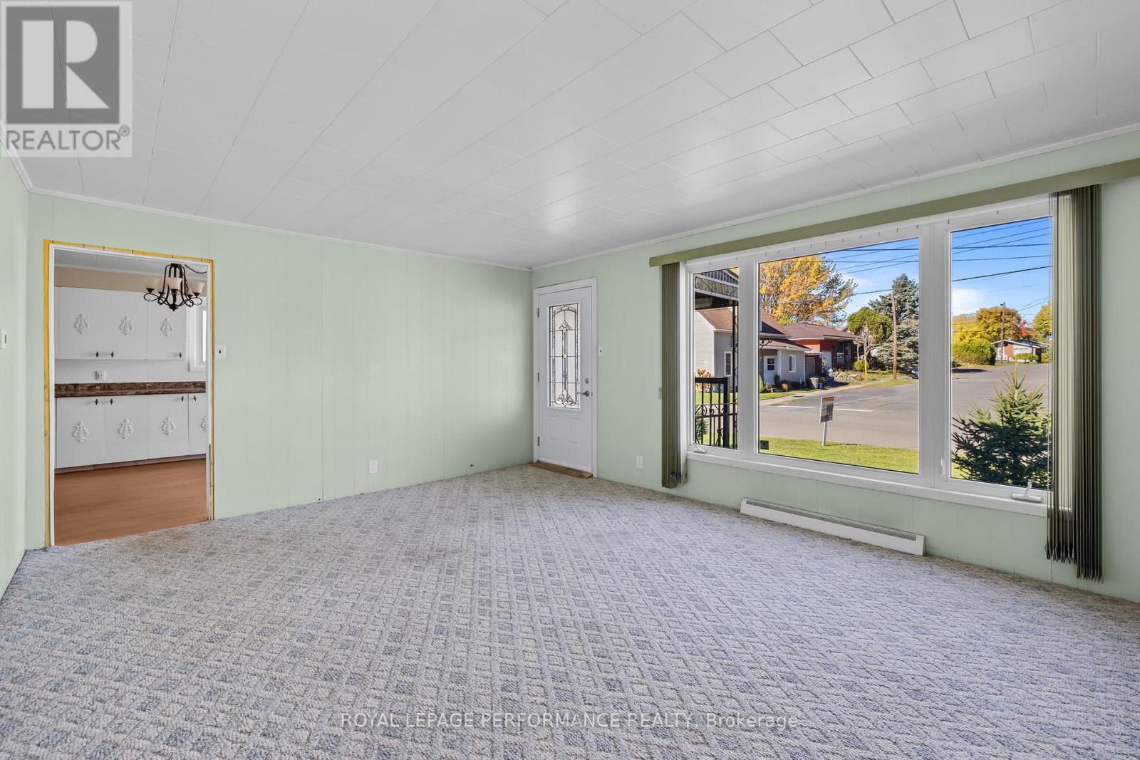 108 Elgin Street W