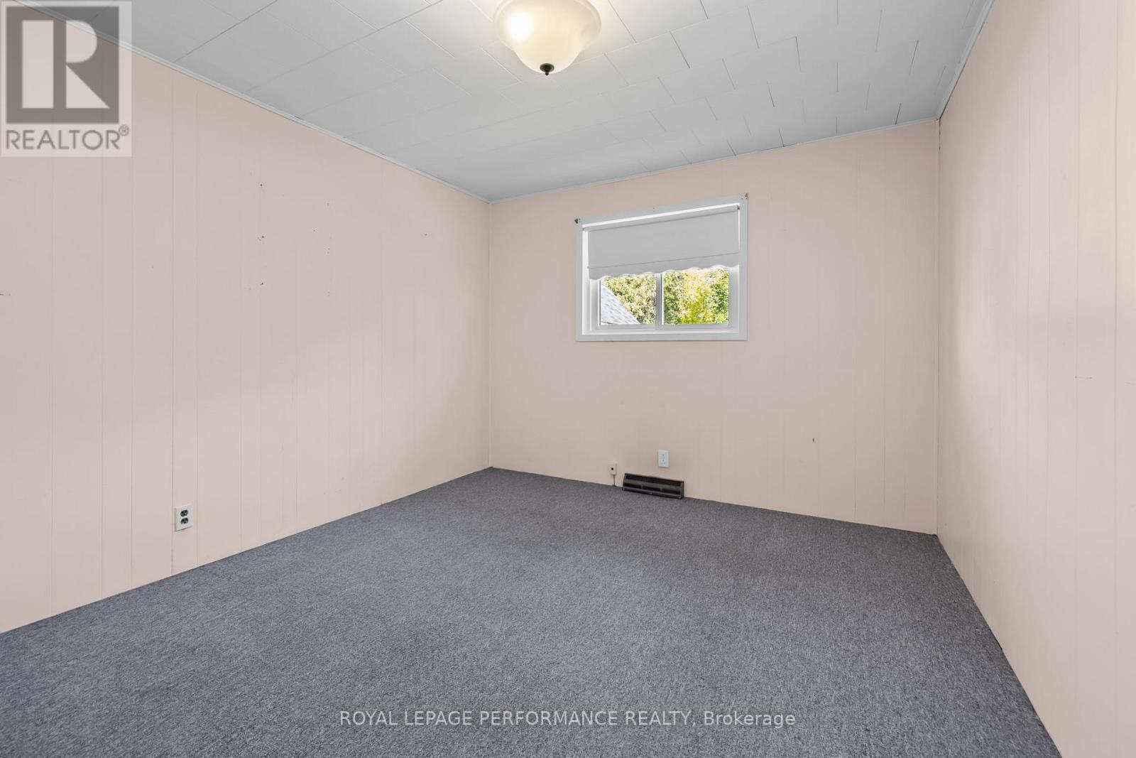 108 Elgin Street W
