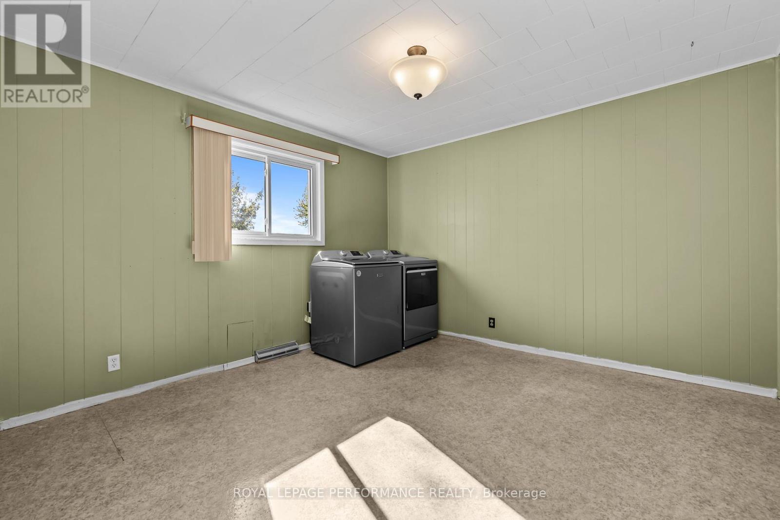 108 Elgin Street W