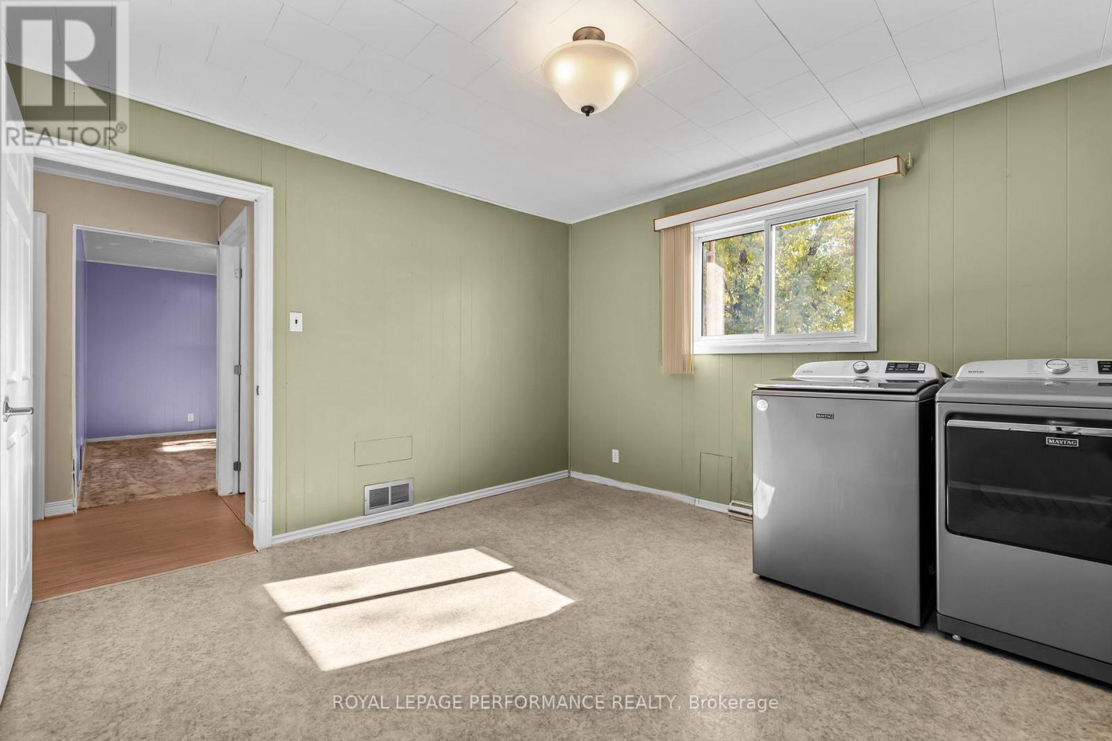 108 Elgin Street W