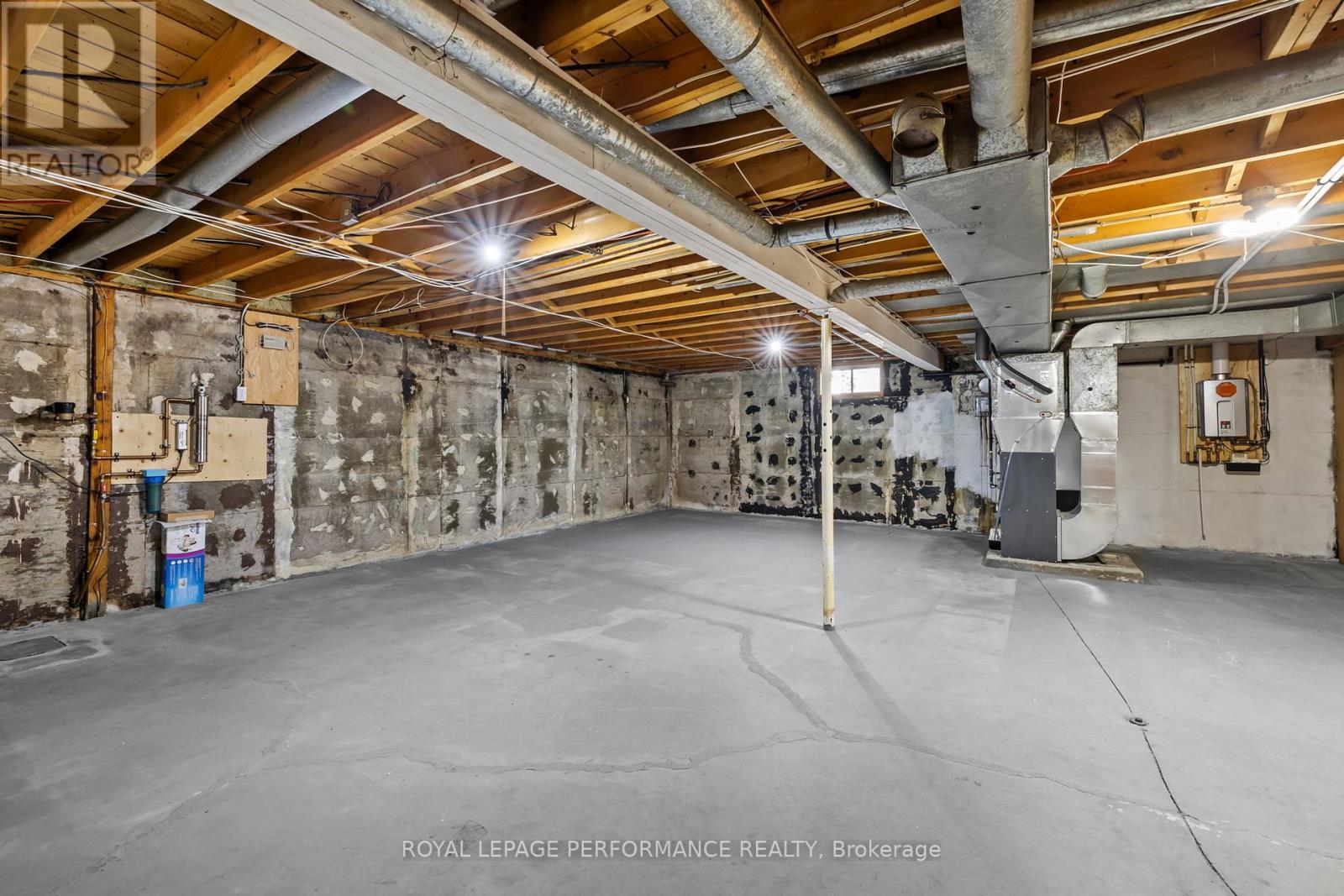 108 Elgin Street W