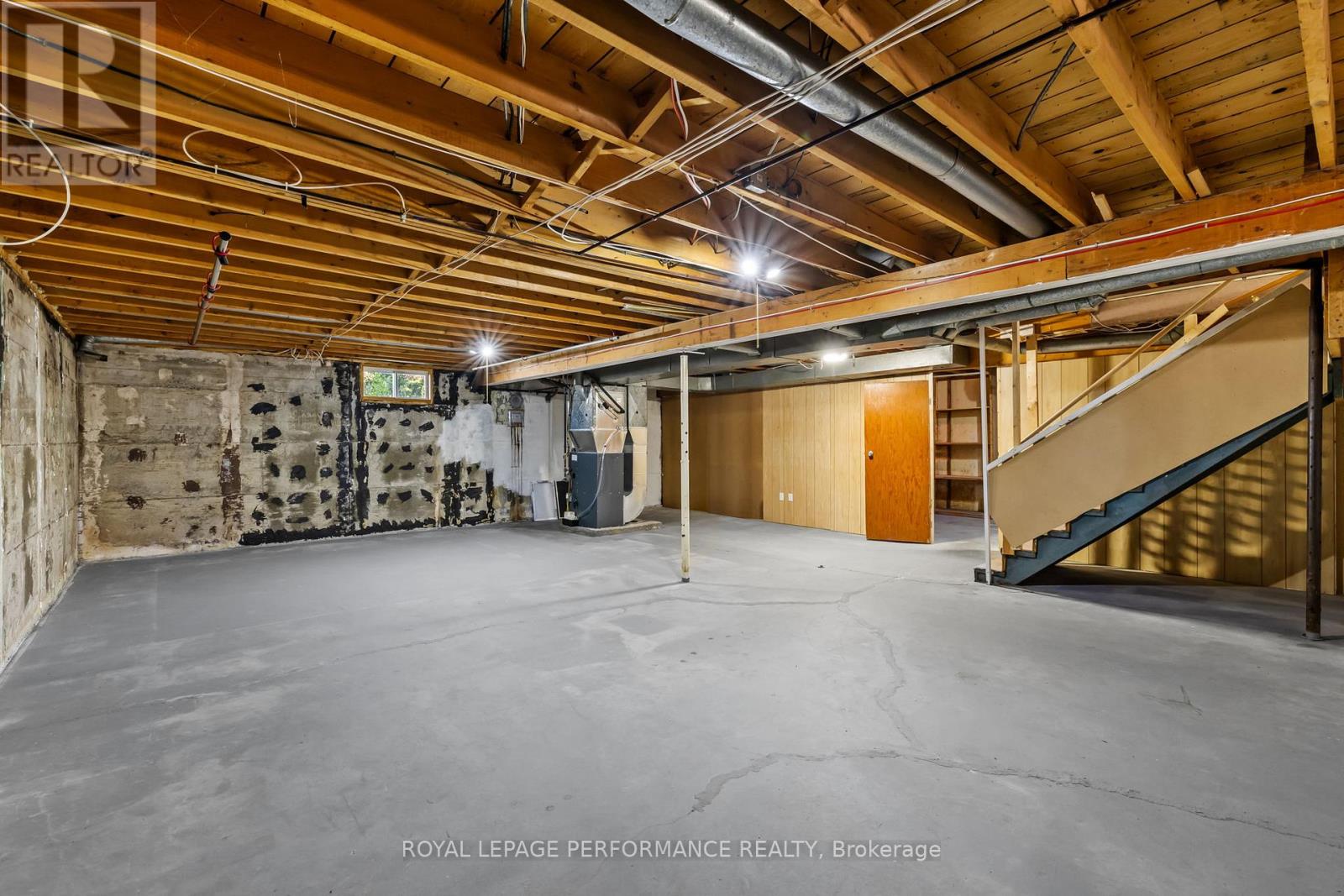 108 Elgin Street W