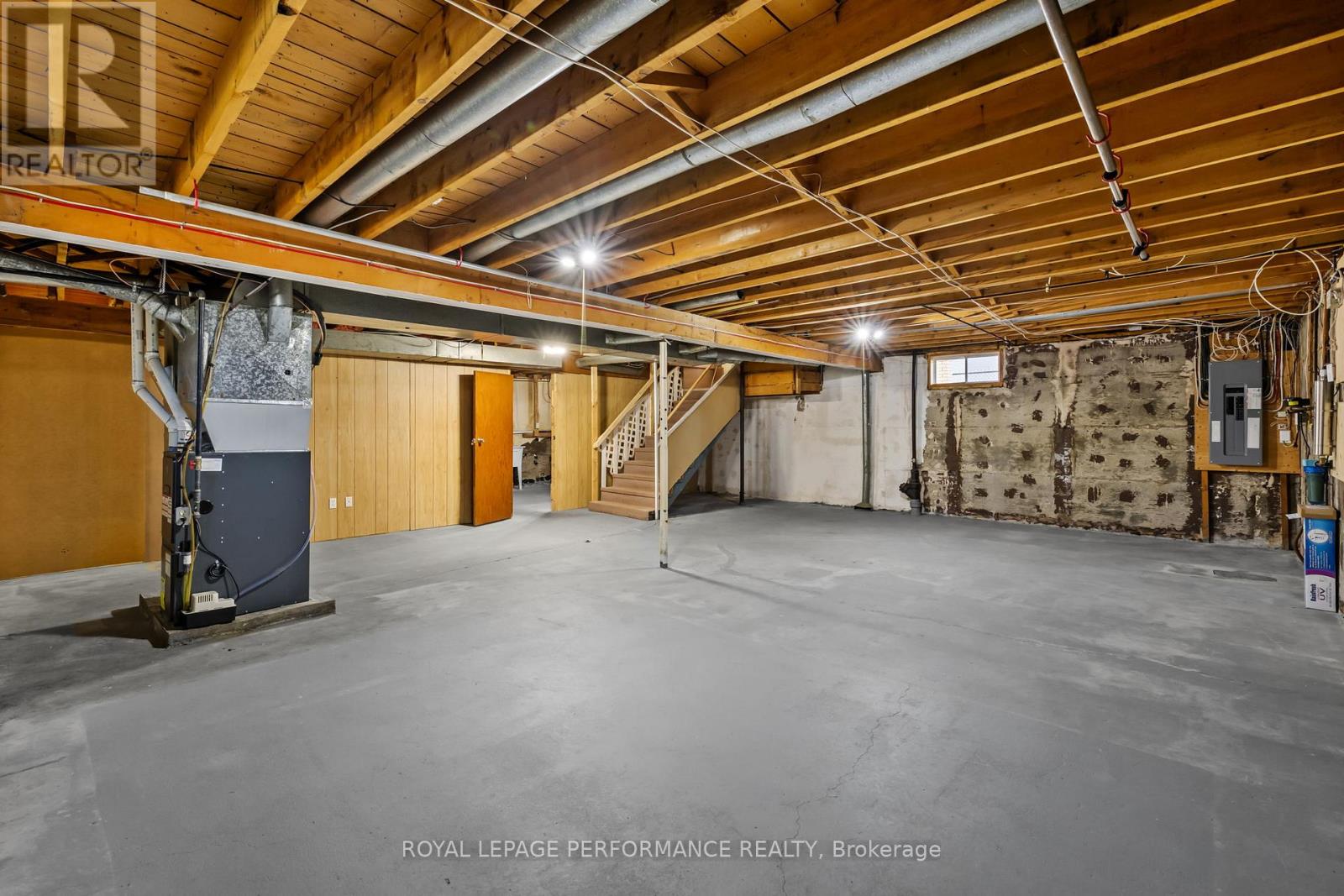 108 Elgin Street W