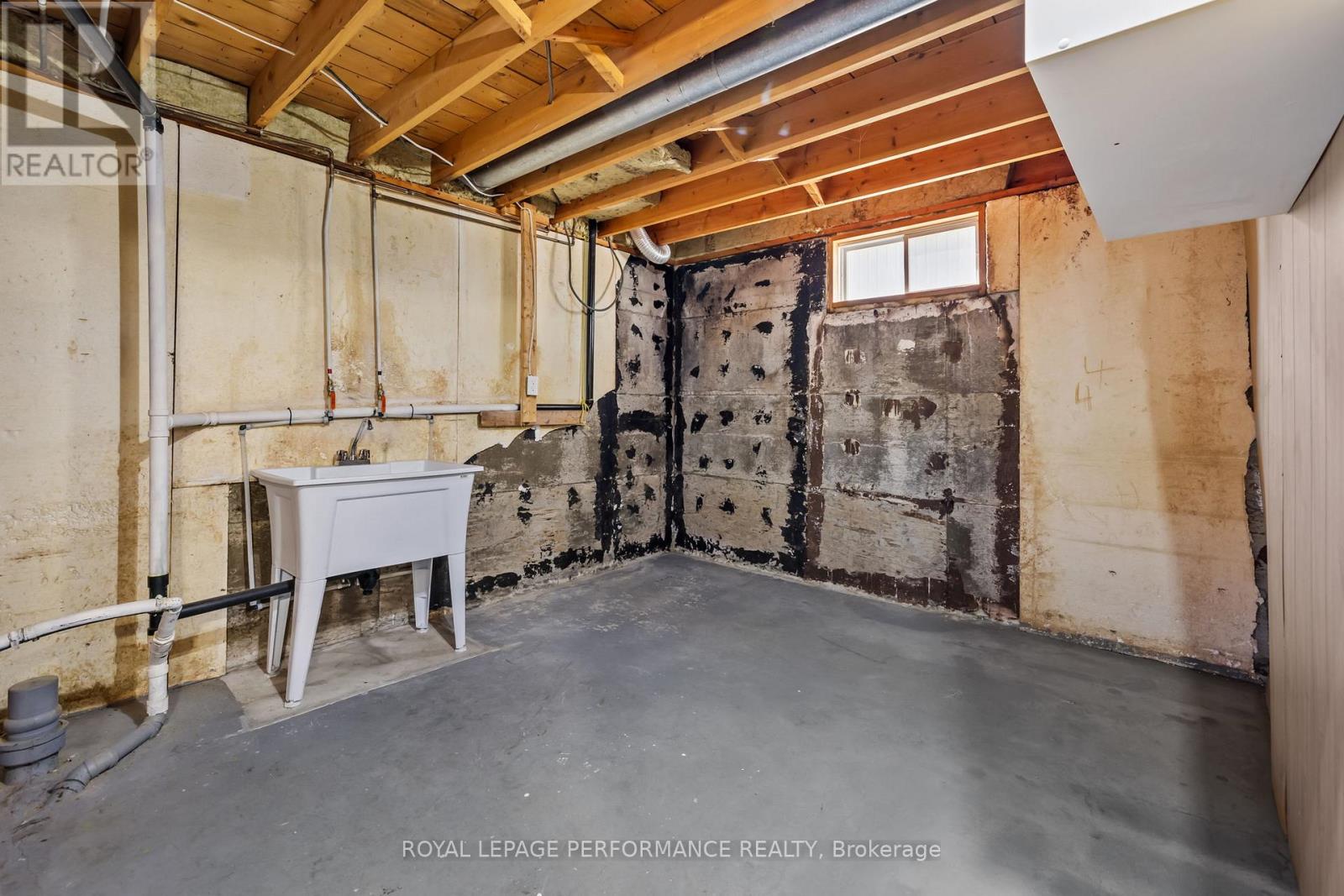 108 Elgin Street W