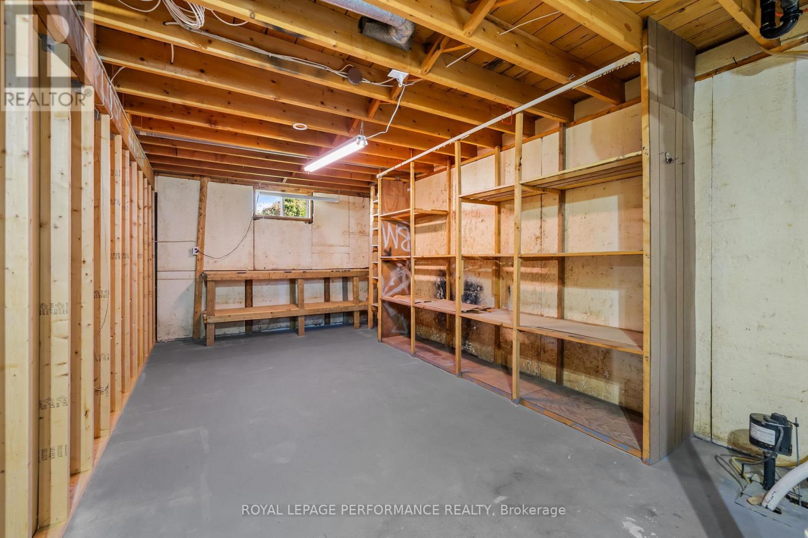 108 Elgin Street W
