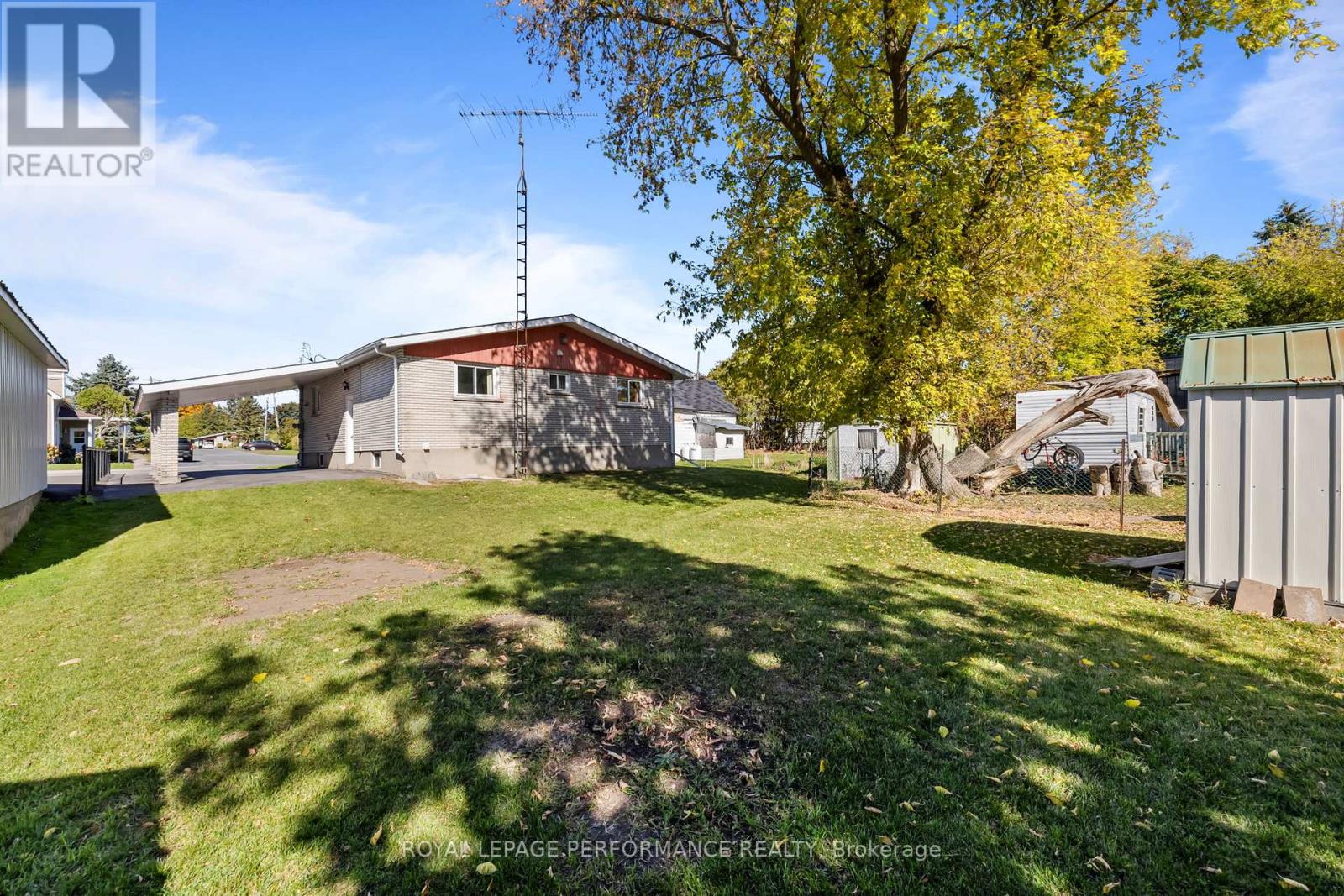 108 Elgin Street W