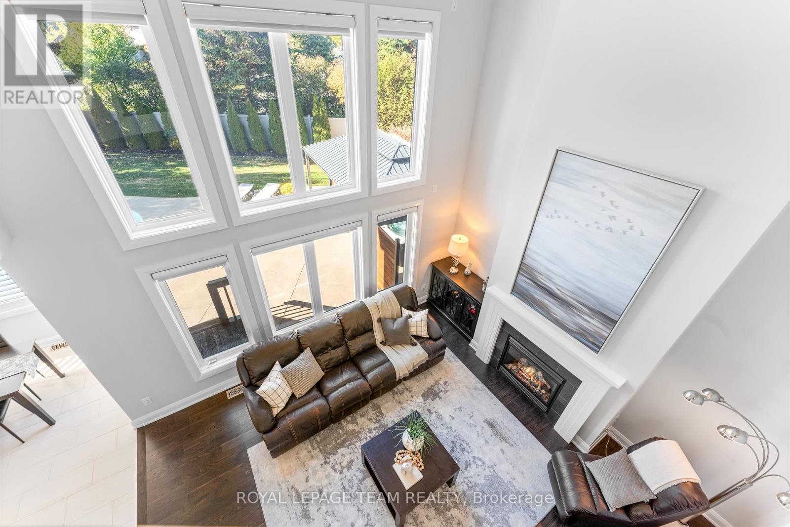 320 Sugar Pine Crescent