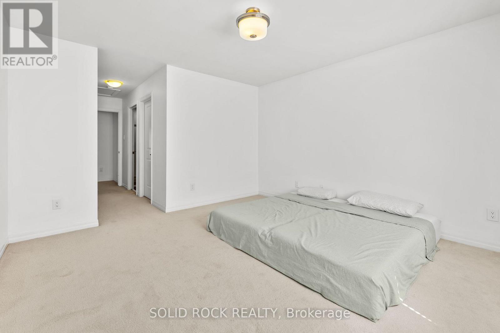 153 Hawkshaw Crescent E