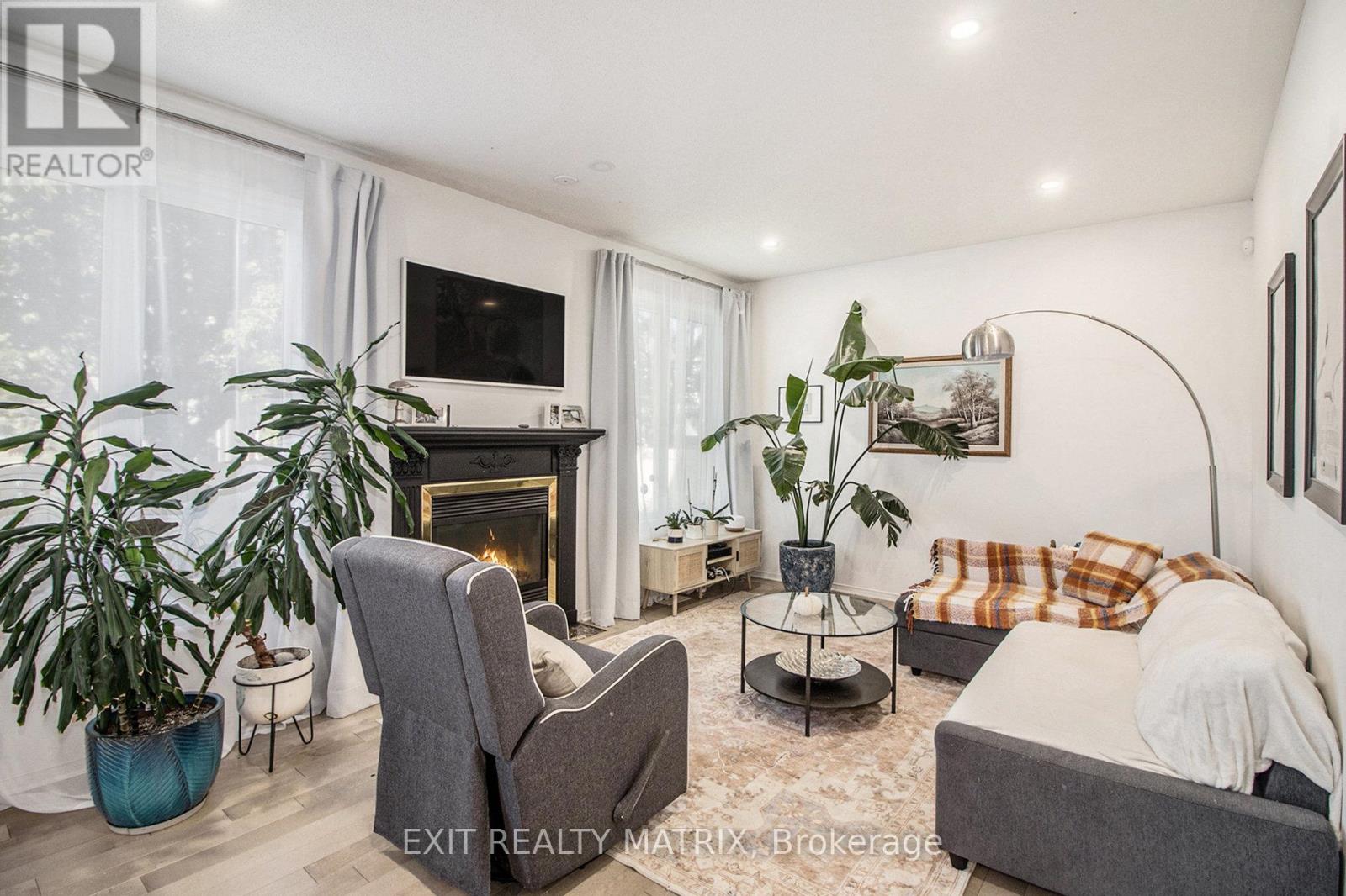 2205 Blue Willow Crescent