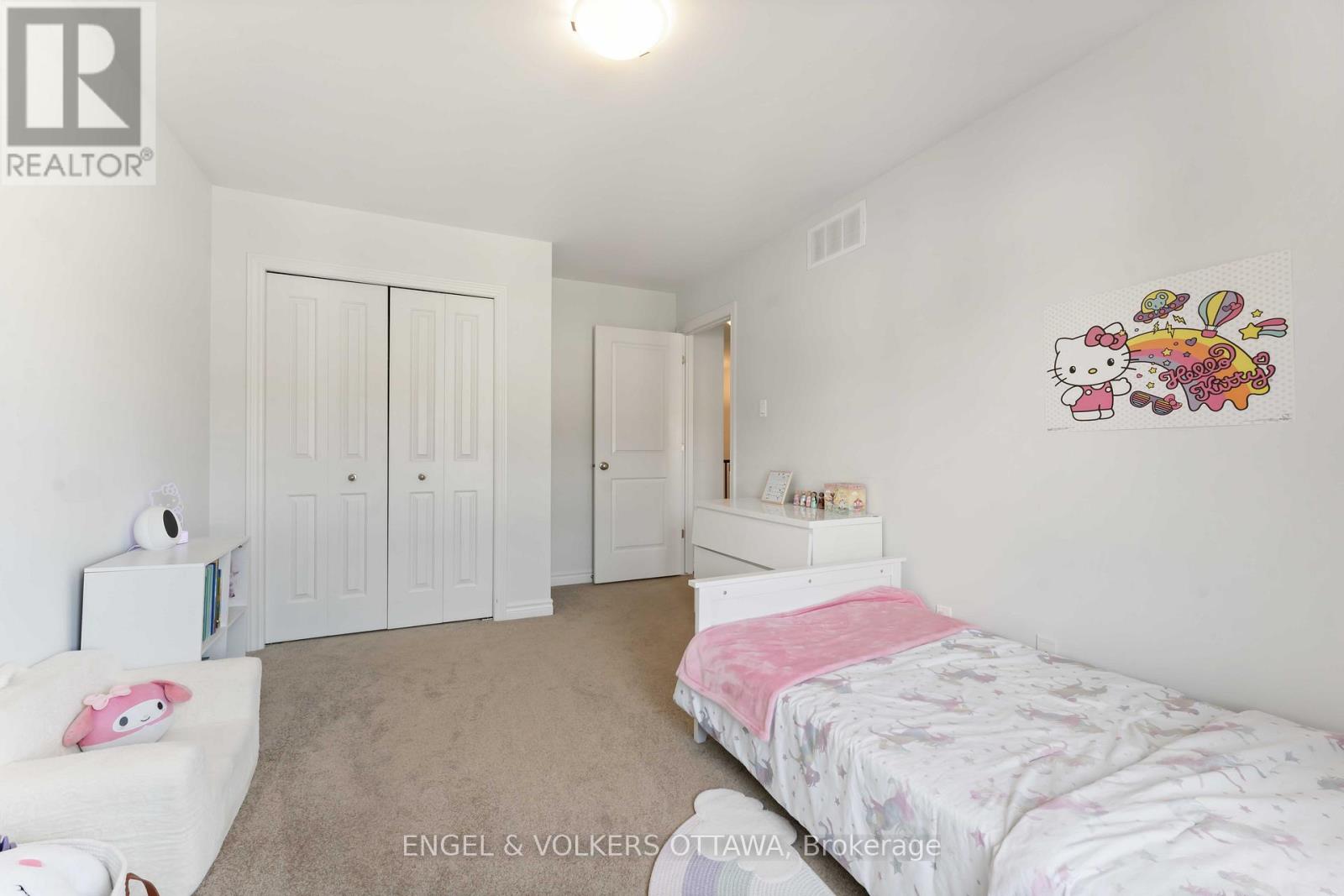 781 Cairn Crescent