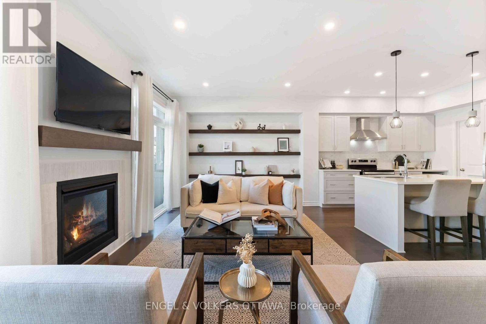 781 Cairn Crescent