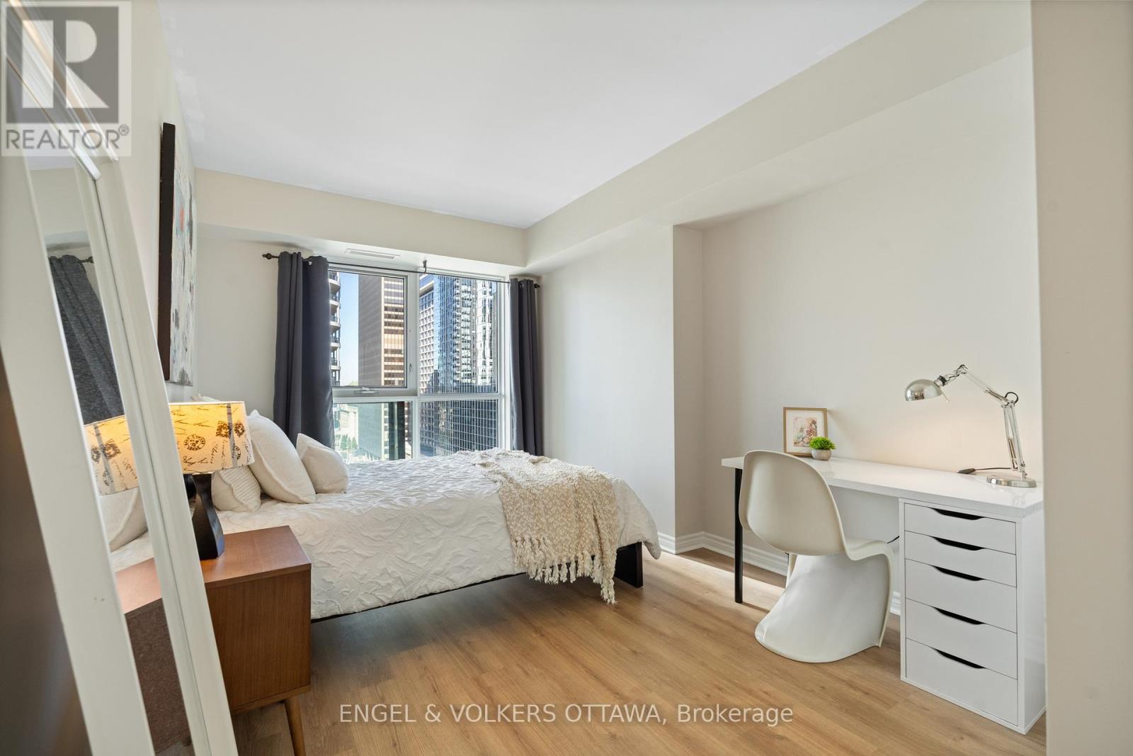 1403 - 445 Laurier Avenue W