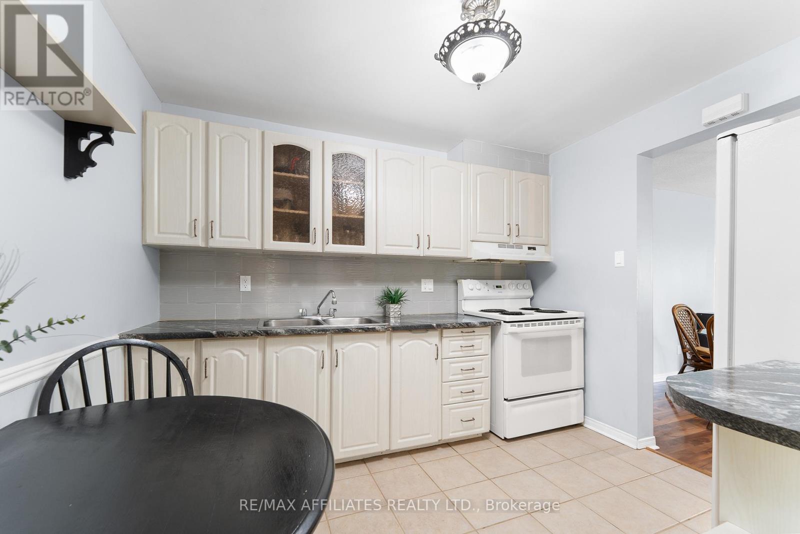2 Tedwyn Drive