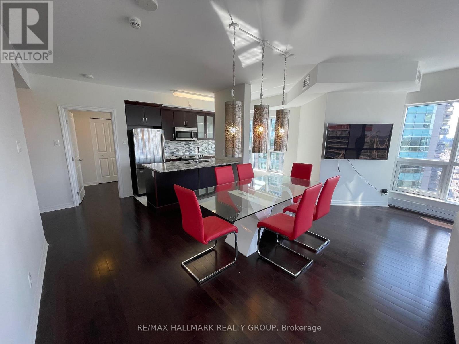 2201 - 242 Rideau Street