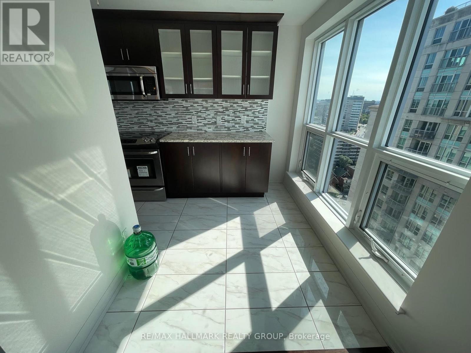 2201 - 242 Rideau Street