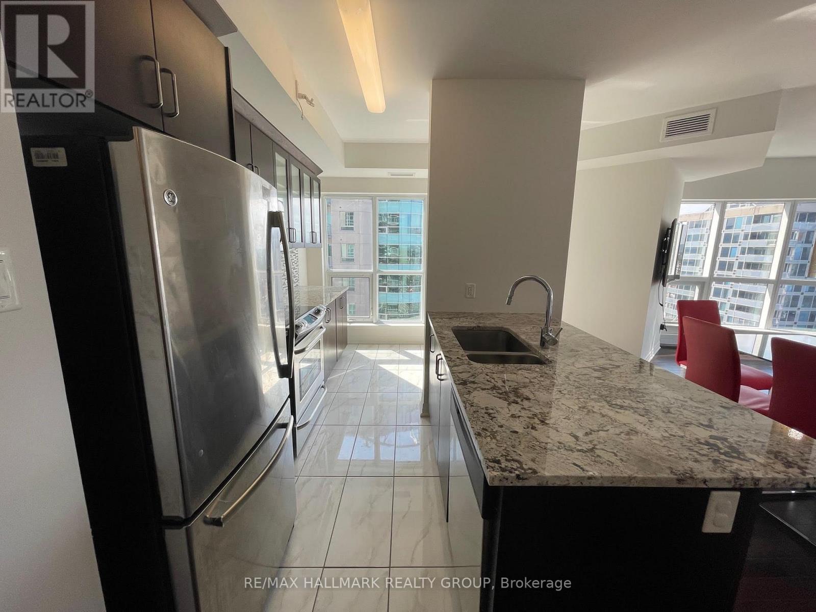 2201 - 242 Rideau Street