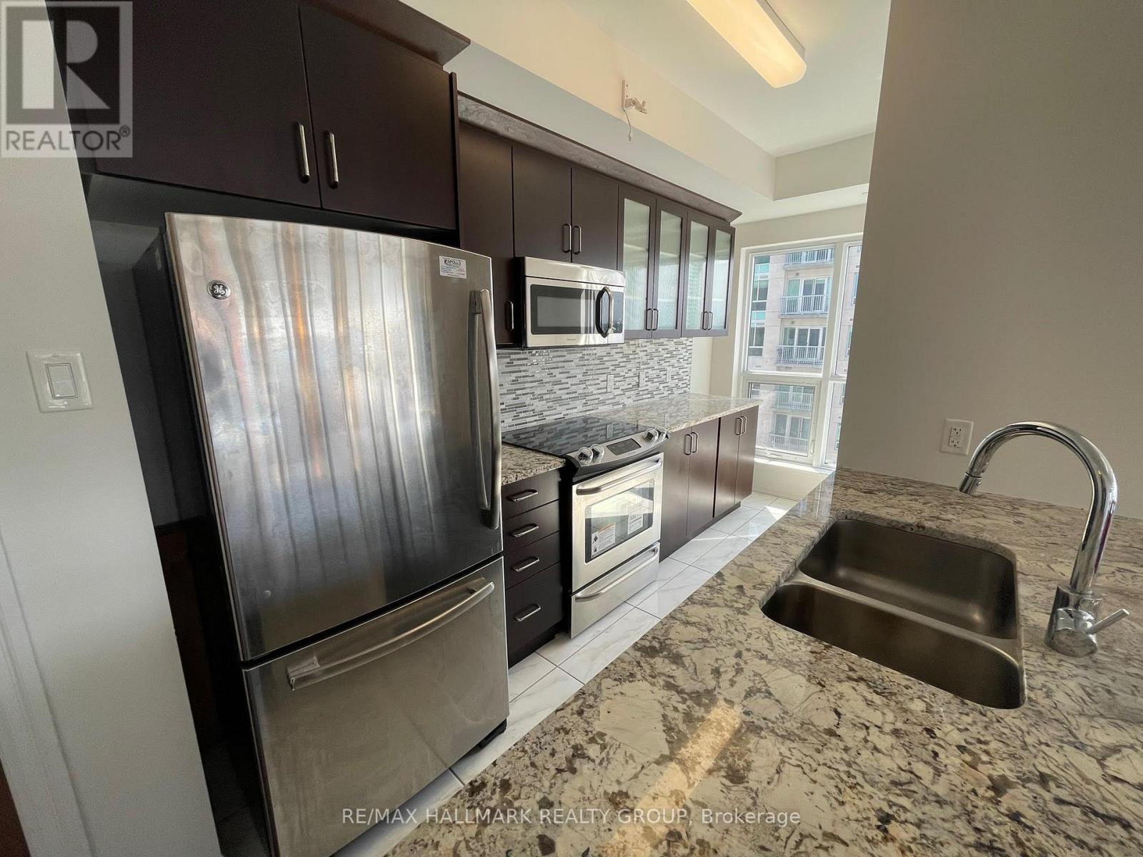 2201 - 242 Rideau Street