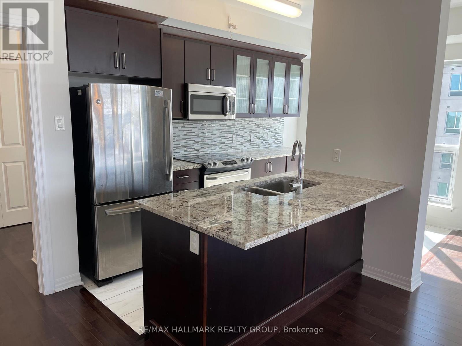 2201 - 242 Rideau Street