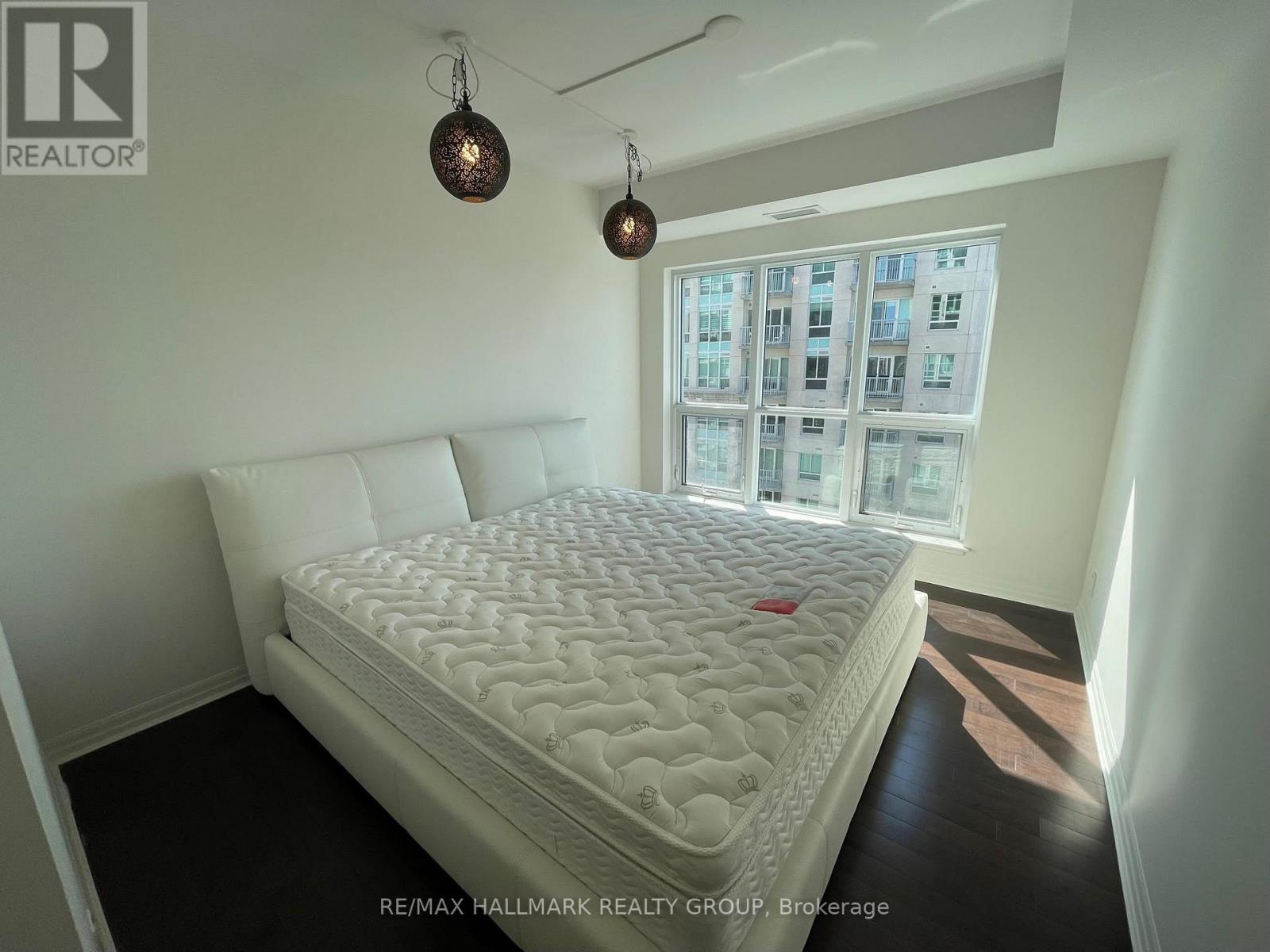 2201 - 242 Rideau Street
