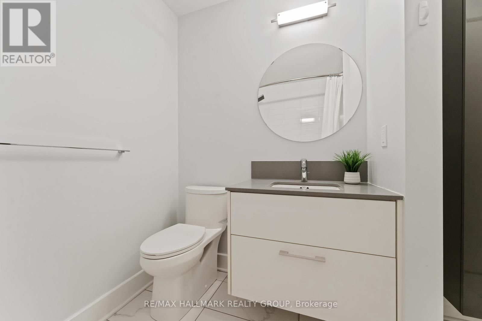 1209 - 255 Bay Street