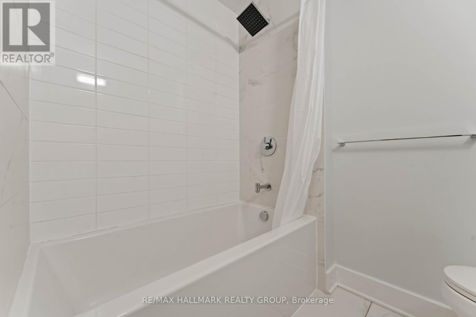 1209 - 255 Bay Street