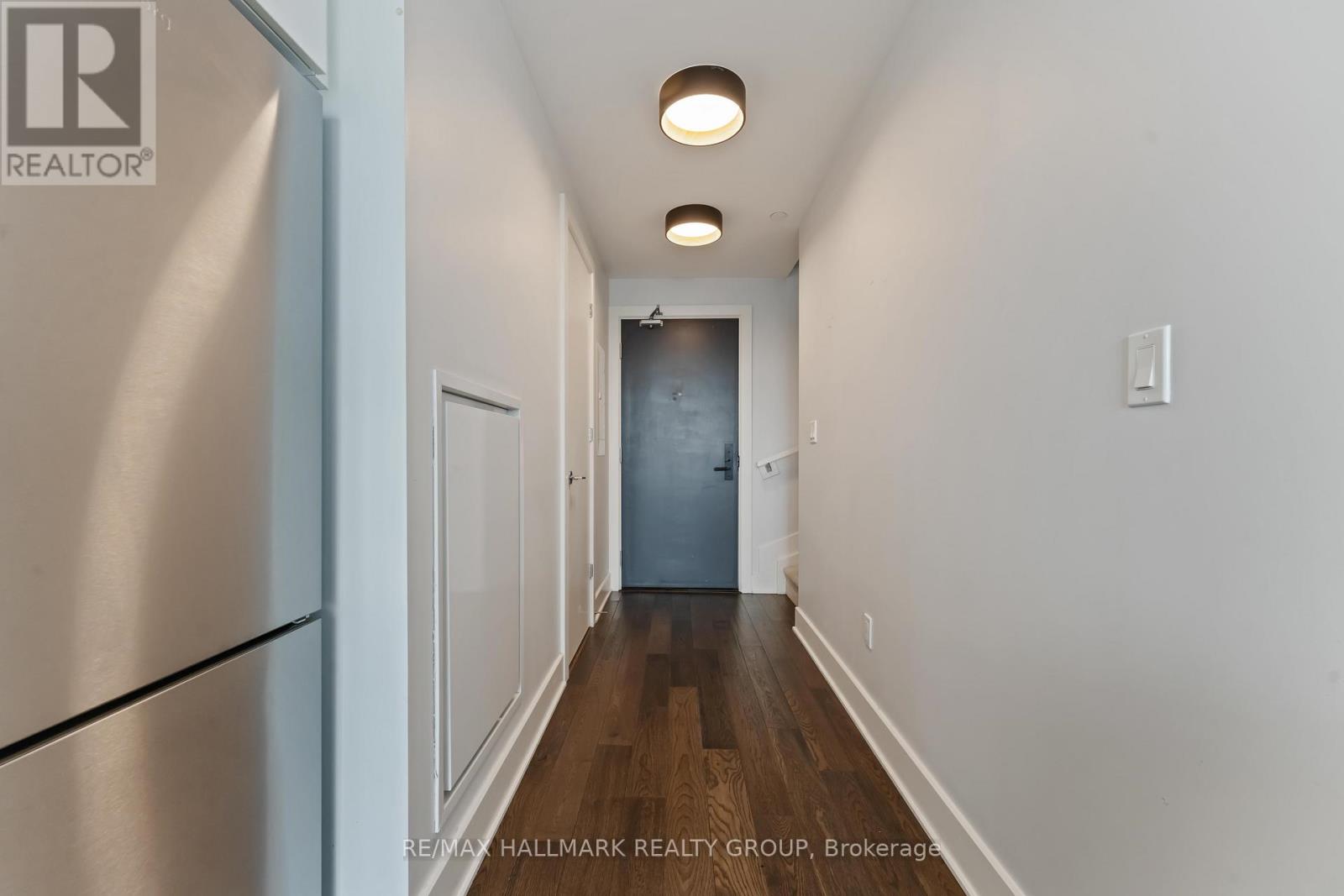 1209 - 255 Bay Street