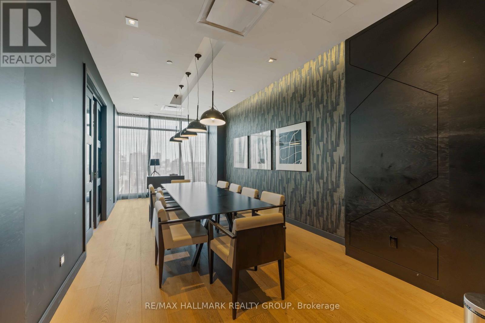 1209 - 255 Bay Street