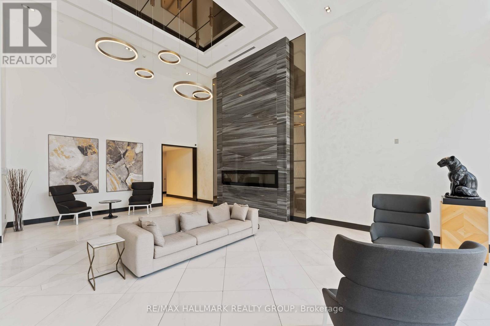 1209 - 255 Bay Street