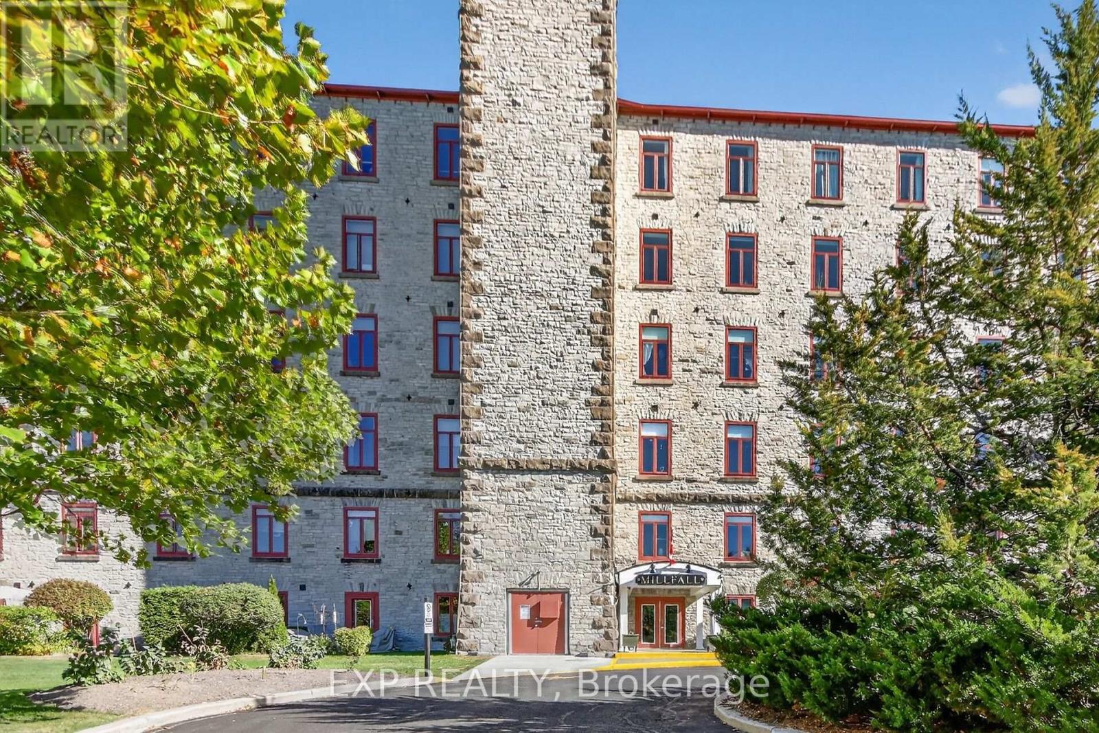 302 - 1 Rosamond Street E