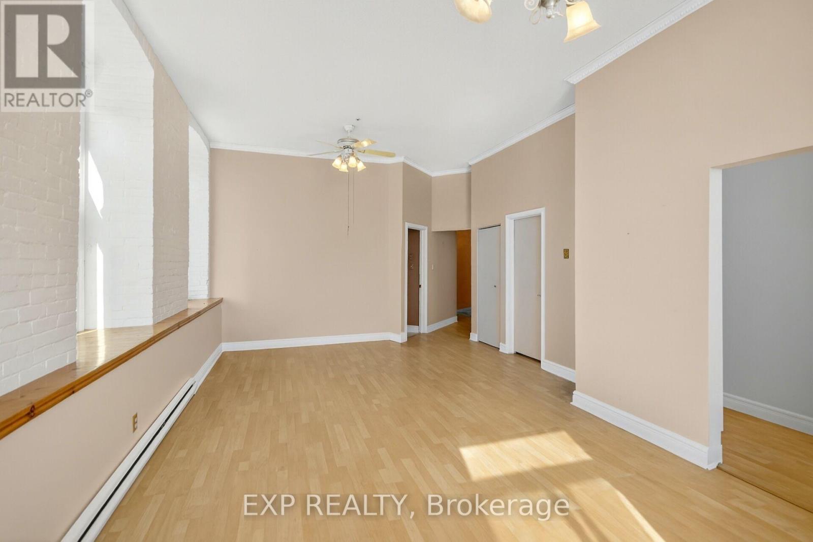 302 - 1 Rosamond Street E